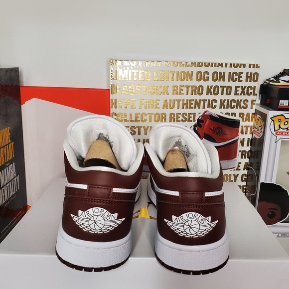 Jordan 1 Low Team Red - Picture 3 of 4